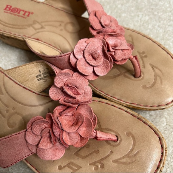 Born Pink Leather Flower Sandals Womens 8 Beach Summer Vacation Thong wedge - Picture 6 of 9